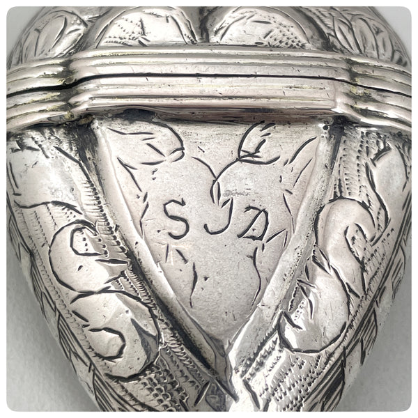 Engraving, Scandinavian Solid Silver and Gilded Heart-Shaped Vinaigrette or Hovedvandsaeg, Eighteenth Century - The Silver Vault of Charlesston