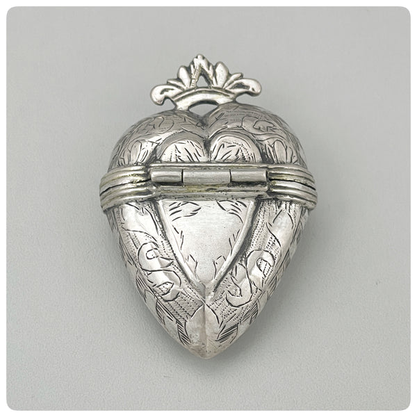 Back, Scandinavian Solid Silver and Gilded Heart-Shaped Vinaigrette or Hovedvandsaeg, Eighteenth Century - The Silver Vault of Charleston