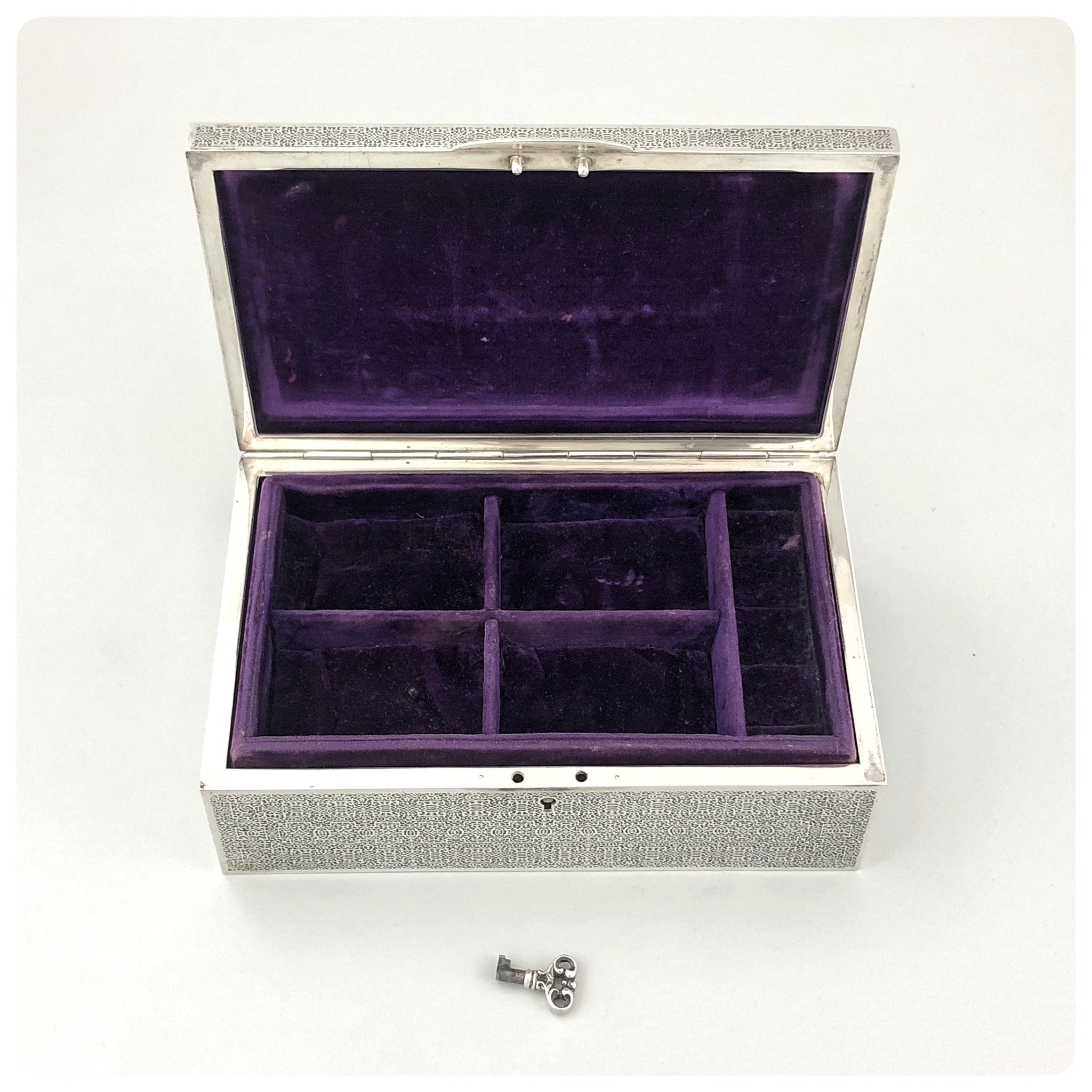 LE VELVETS サイン入り特別BOX 40899032-36a6-43b8-960c-
