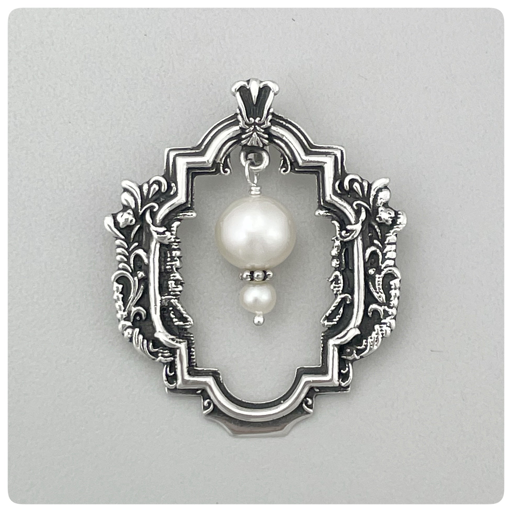 Preowned Sterling Silver Shell Cameo and Natural Pearl Trim