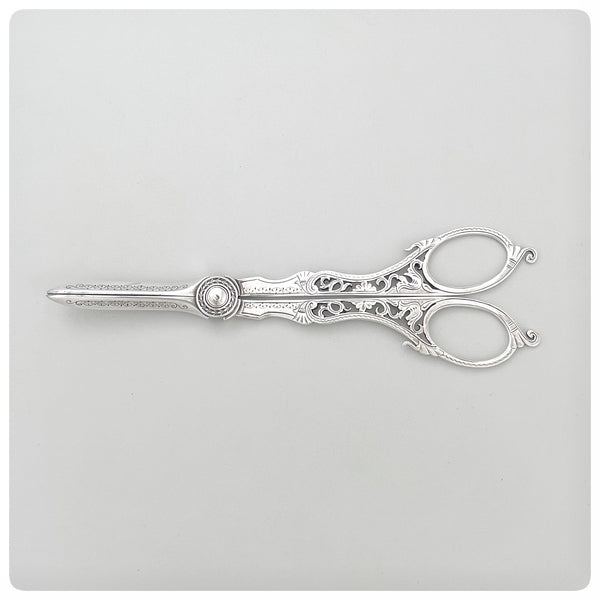Front, English Sterling Silver Grape Shears / Scissors, Cooper Brothers & Sons, Sheffield, 1907-1908 - The Silver Vault of Charleston